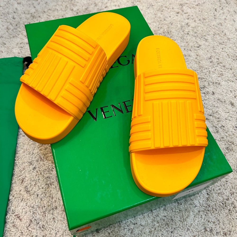 Bottega Veneta Embossed Rubber Slides - Orange